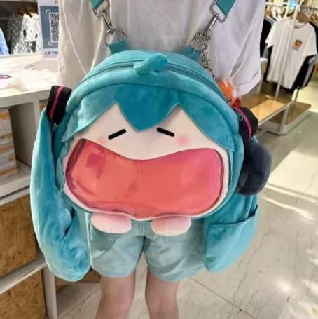 初音未来单肩包新款背包可爱动漫女孩毛绒卡通卡哇伊背包学生书包儿童礼物玩具